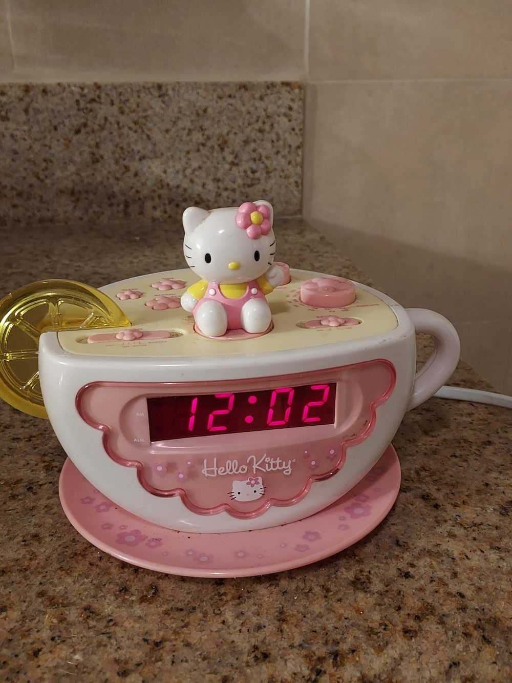 Hello Kitty Pink Tea Cup Digital Alarm Clock Radio